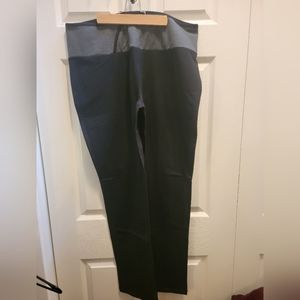 Crossover Tummy Control Pants‎ Black/Gary.  Size 2X